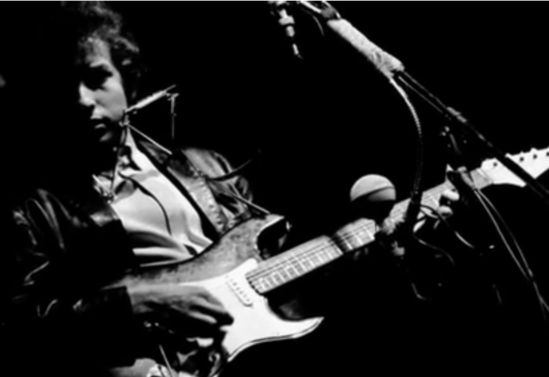 Dylan_Newport_Festival_electric_guitar