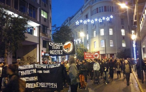 Φωτογραφία: Πορεία Πανό με αντιφαστιστική σημαία